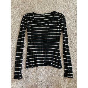 BKE women’s medium long sleeve black striped top